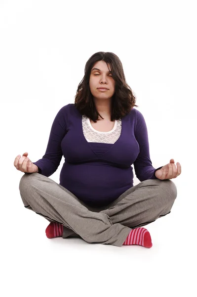Donna incinta meditando — Foto Stock