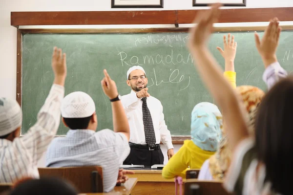 Niños en el aula escolar — Foto de Stock