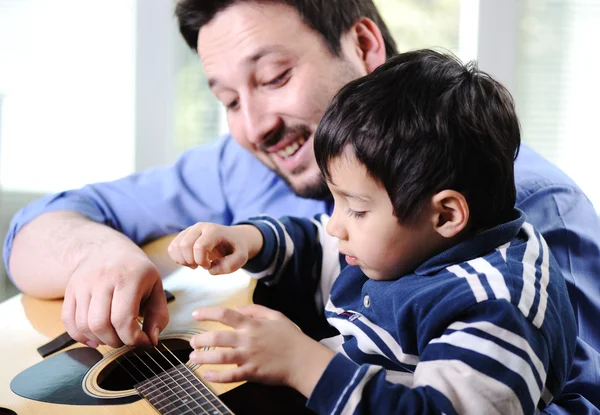 Father and son playing guitar at home — Stock Photo, Image