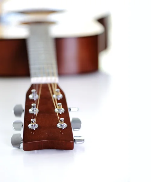 Close up de guitarra clássica com profundidade de campo rasa — Fotografia de Stock