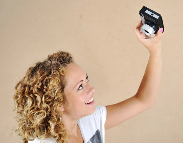 Excited girl with holding camera — Stock Photo, Image