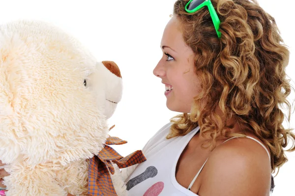 Tienermeisje houden een teddybeer (geen naam of handelsmerk) — Stockfoto