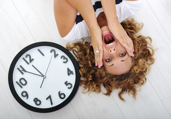 Girl and clock panic — Stock Photo, Image