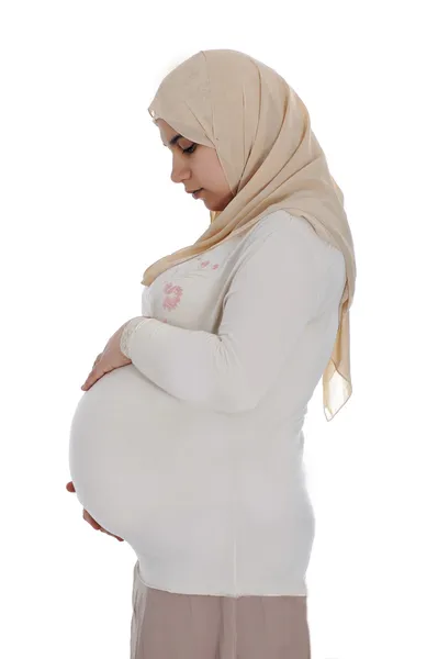 Wanita hamil Muslim Arab mengenakan pakaian tradisional — Stok Foto