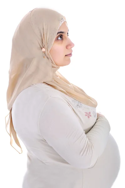 伝統的な服を着てアラビア イスラム教の妊娠中の女性 — ストック写真