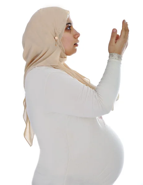 Arabiska muslimska gravid kvinna be — Stockfoto