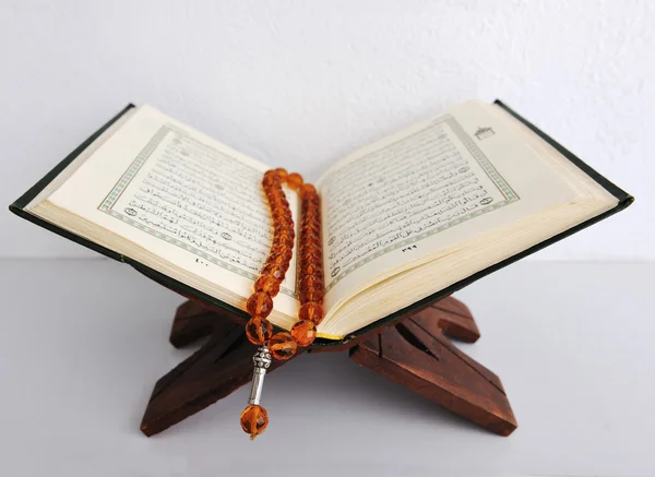 Korán, svatá kniha muslimů — Stock fotografie