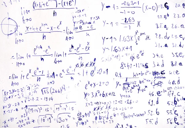 Matemáticas fórmulas de boceto sobre papel —  Fotos de Stock