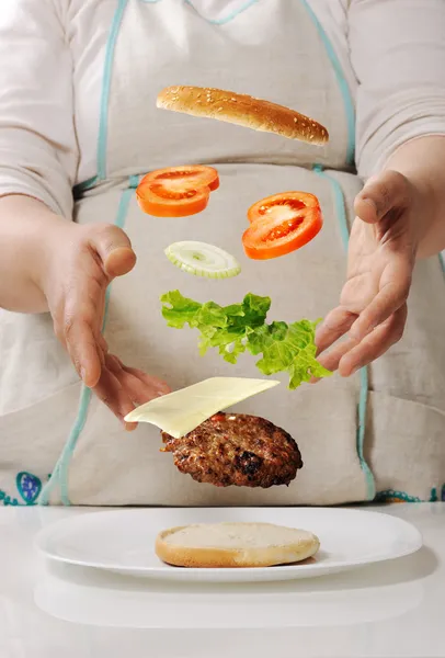 Hacer hamburguesa con queso en casa —  Fotos de Stock