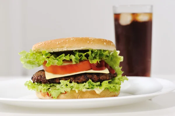 Hamburger and cola — Stock Photo, Image