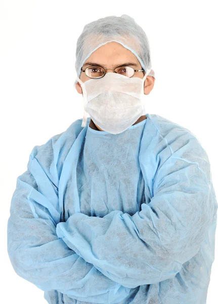 Хирург со сложенными руками — стоковое фото