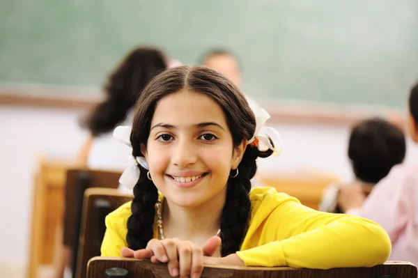 Bambini in classe a scuola — Foto Stock