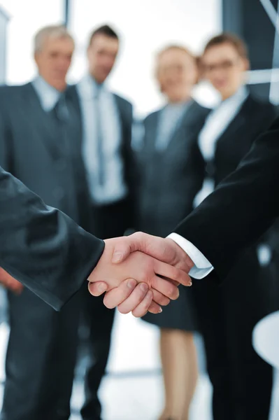 Handshake isolerade på business bakgrund Stockbild