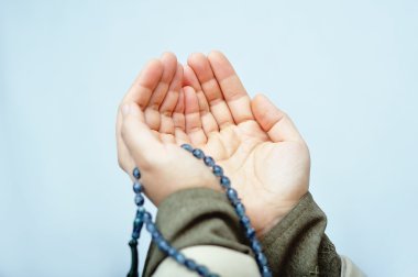 Müslüman dua eden eller