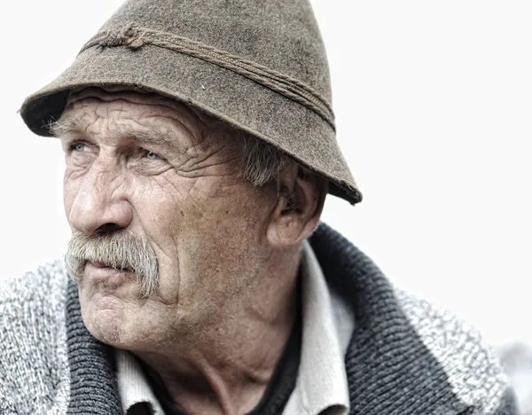 Ältere Männer Gesicht vor weißem Hintergrund — Stockfoto