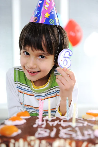 6 歳の子お誕生日 — ストック写真