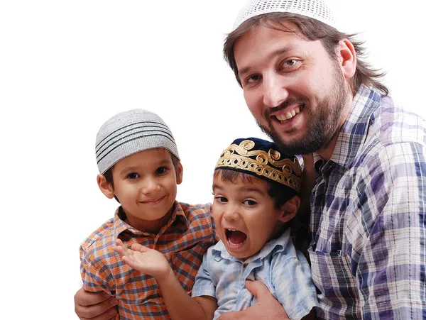 Muslim keluarga, ayah dan dua anak laki-laki — Stok Foto