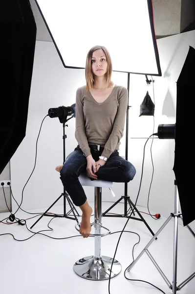 Young beautiful model posing in professionally equipped studio — Stock Photo, Image