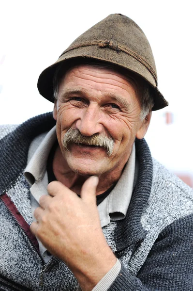 Bardzo ładny obraz mężczyzny stary szczęśliwy uśmiechający się — Zdjęcie stockowe