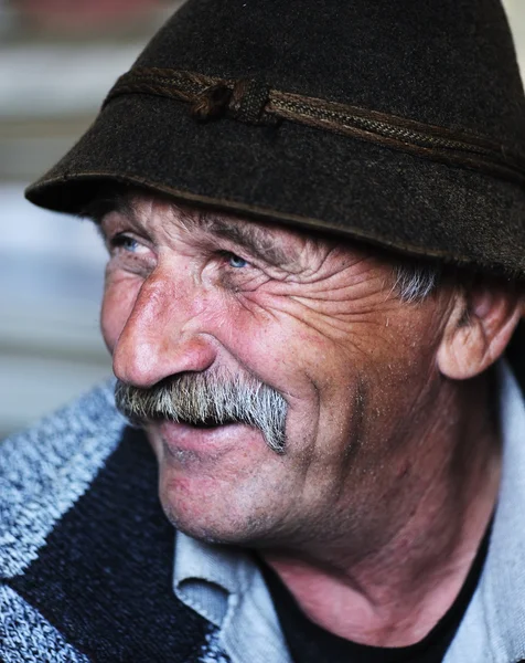 Portrét starého muže s knírem — Stock fotografie
