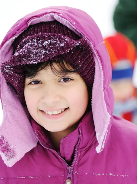 Μικρό κορίτσι πορτρέτο στο χιόνι, χειμώνας — Φωτογραφία Αρχείου