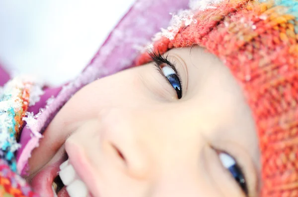 Closeup of girl laying in snow — Stock Photo, Image
