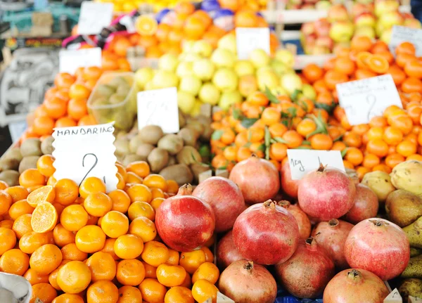 Mercado das frutas e produtos hortícolas, bazar — Fotografia de Stock