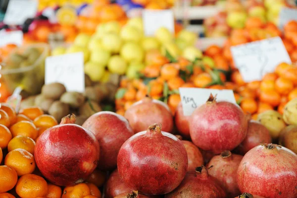 Mercado das frutas e produtos hortícolas, bazar — Fotografia de Stock
