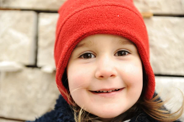 Αξιολάτρευτο κοριτσάκι με το θετικό του χαμόγελου — Φωτογραφία Αρχείου