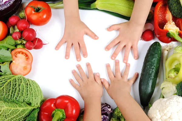 Діти, овочі — стокове фото