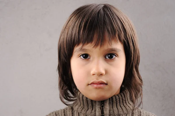 Skolpojke, serie av Smart unge 6-7 år gammal med ansiktsuttryck — Stockfoto