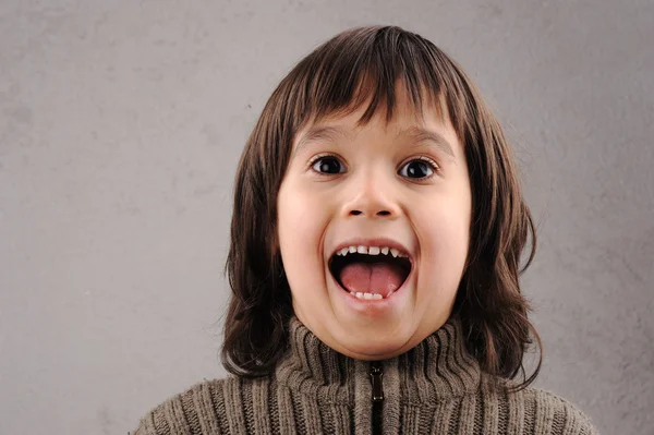Écolier, série d'enfants intelligents 6-7 ans avec des expressions faciales — Photo