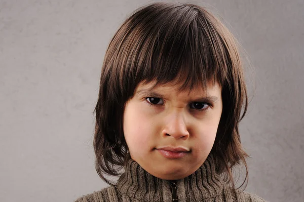 Colegial, serie de niño inteligente de 6-7 años con expresiones faciales —  Fotos de Stock