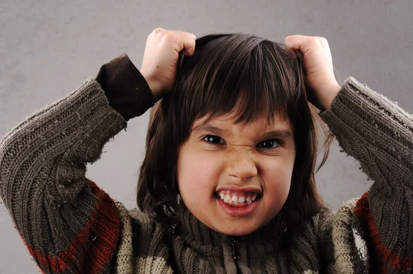 모범생, 일련의 영리한 아이 얼굴 표정으로 6-7 세 — 스톡 사진