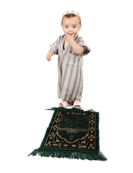 Little muslim kid is praying on traditional way and thinkig how — Stock Photo, Image