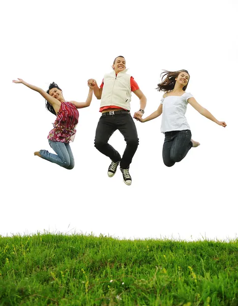 Três amigos pulando juntos ao ar livre — Fotografia de Stock