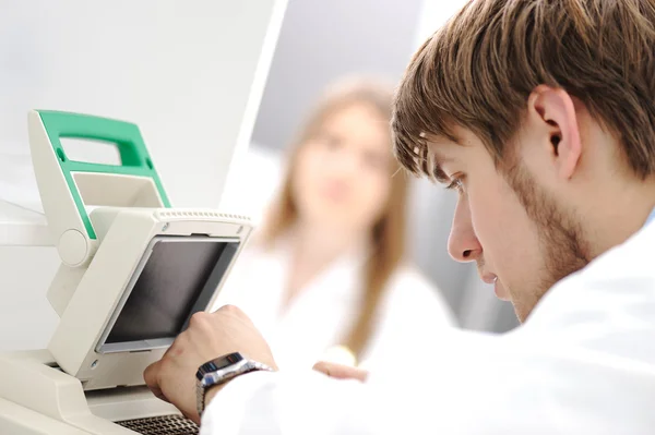 Inside the modern lab of university hospital, young confidental successful — Stock Photo, Image