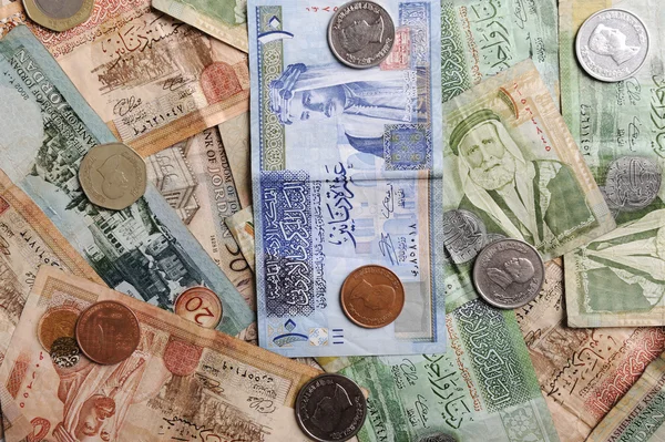 アラビア語の銀行券および硬貨 — ストック写真