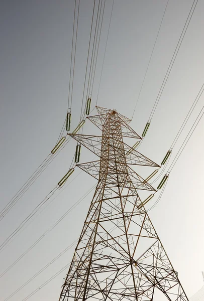 Gran central eléctrica con cables —  Fotos de Stock