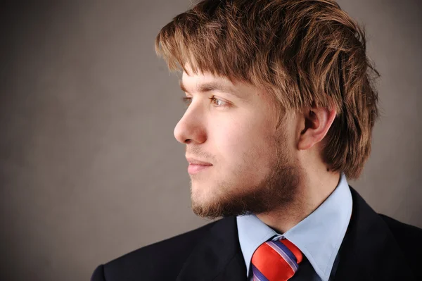 Egy csinos, fiatal szőke férfi profilja — Stock Fotó
