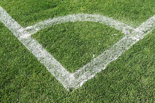 Fußballplatz mit schönem grünen Rasen im Stadion — Stockfoto