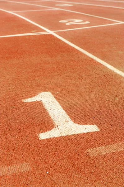 Nummers op atletiekbaan, één 1-inch voor de winnaar — Stockfoto