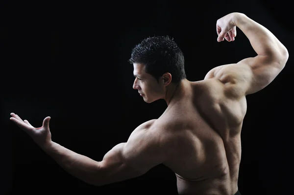 A tökéletes férfi test - félelmetes testépítő pózol — Stock Fotó