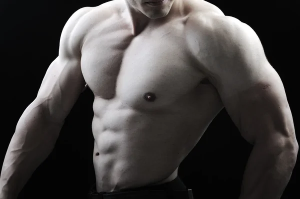Το τέλειο αρσενικό σώμα - φοβερό bodybuilder που παρουσιάζουν — Φωτογραφία Αρχείου