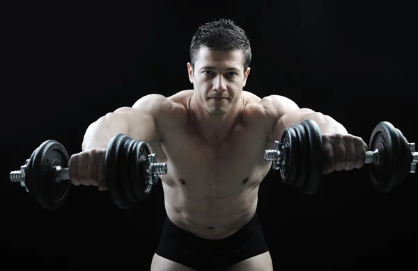 Der perfekte männliche Körper - toller Bodybuilder posiert — Stockfoto