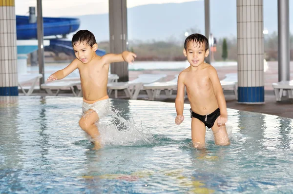 Beautiful childhood moments on swimming pool — Stock Photo, Image