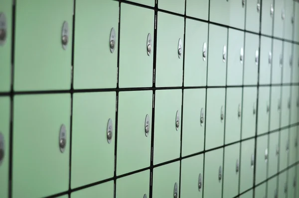 Зеленые шкафчики — стоковое фото