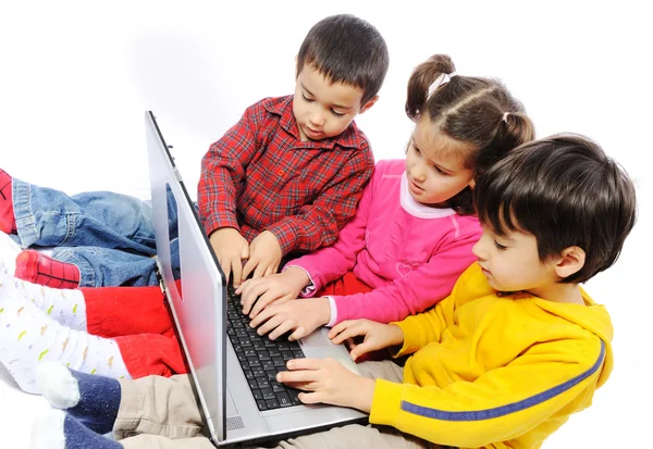 Kinder mit Laptop — Stockfoto