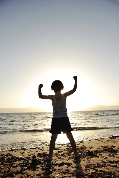 Kid on sea, silhouette — Stock Photo, Image
