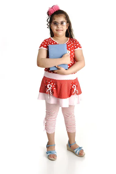 Beyaz izole kitap tutan küçük sevimli okul kız — Stok fotoğraf
